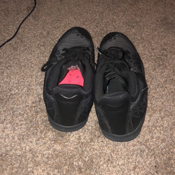 Shoes - Picture 3 of 4